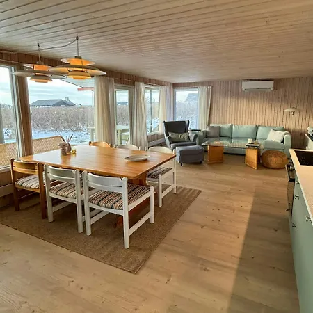 Renovated 70s House With Sea View Near Lonstrup