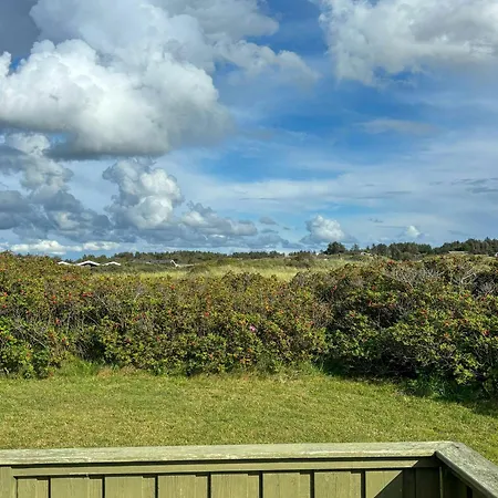Renovated 70s House With Sea View Near Lonstrup *